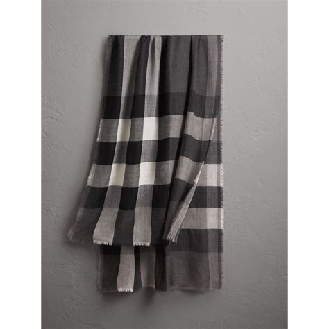 lightweight burberry scarf grey